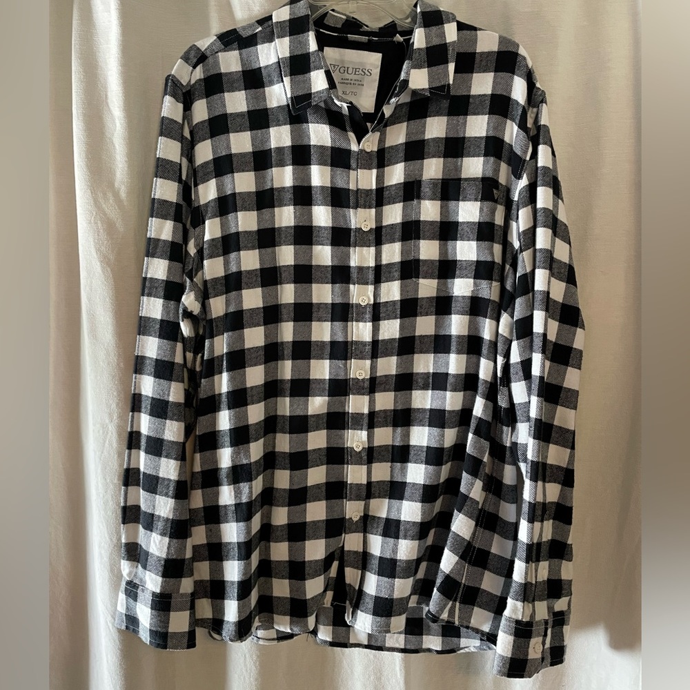 NWT Guess Men’s black white flannel plaid button down shirt